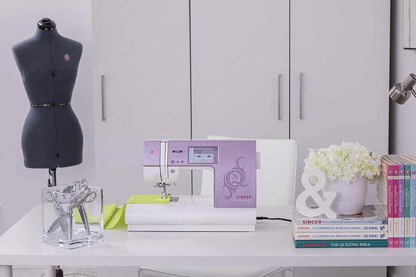 SINGER | Quantum Stylist 9985 Computerized Portable Sewing Machine with 960-Stitches Including