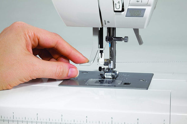 SINGER | Quantum Stylist 9960 Computerized Portable Sewing Machine with 600-Stitches Electronic Auto Pilot Mode